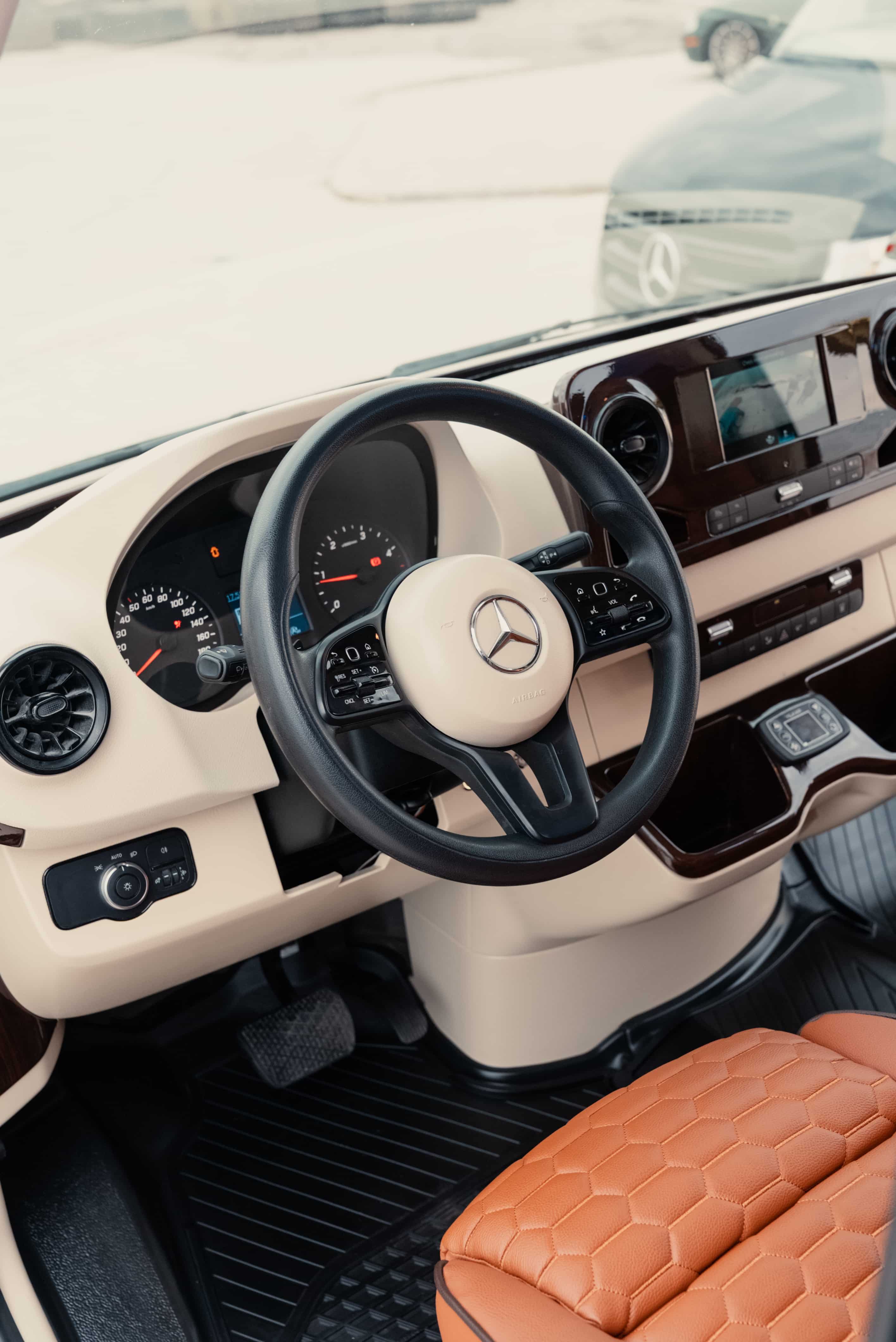 Mercedes Sprinter photo 9